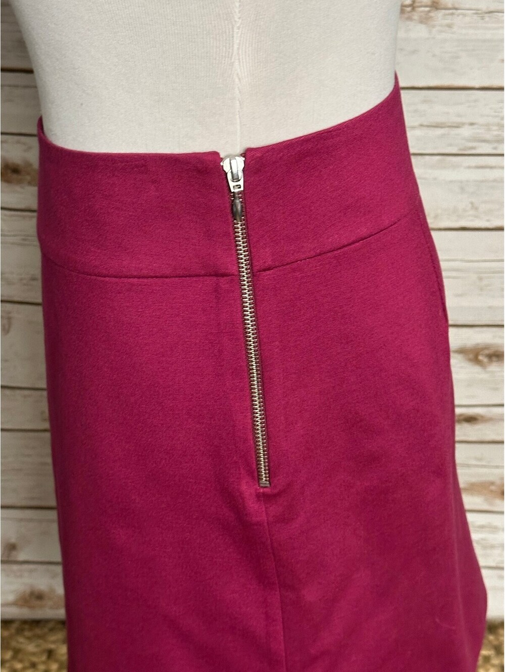 Banana Republic fuchsia pink side zipper A-line mini skirt Size 10 minimalist - Picture 3 of 4
